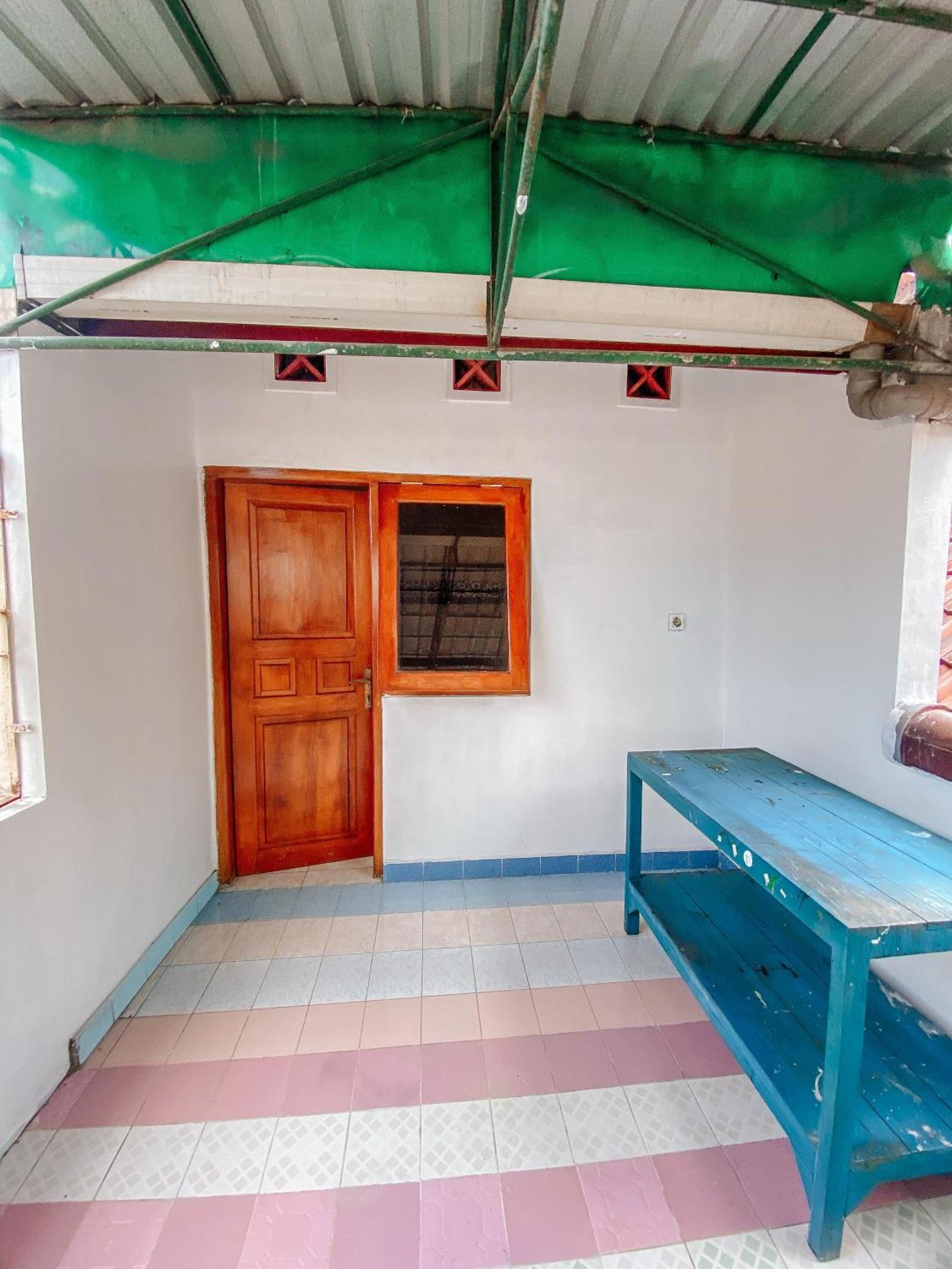 Albergue Laura'S Backpacker 523 Yogyakarta Exterior foto