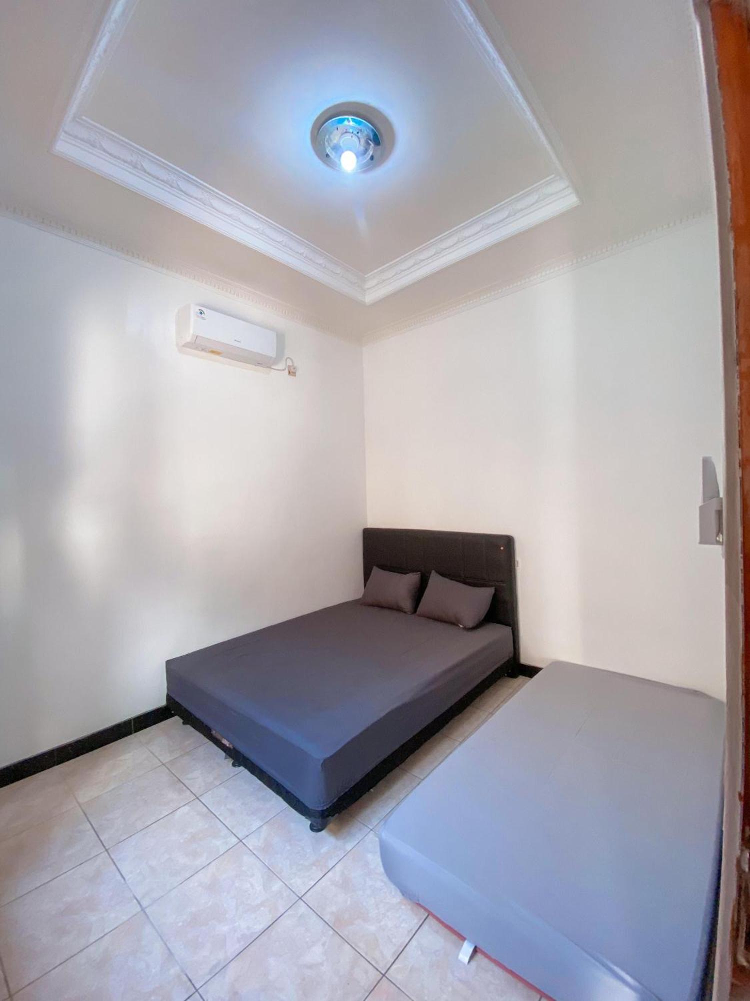 Albergue Laura'S Backpacker 523 Yogyakarta Exterior foto