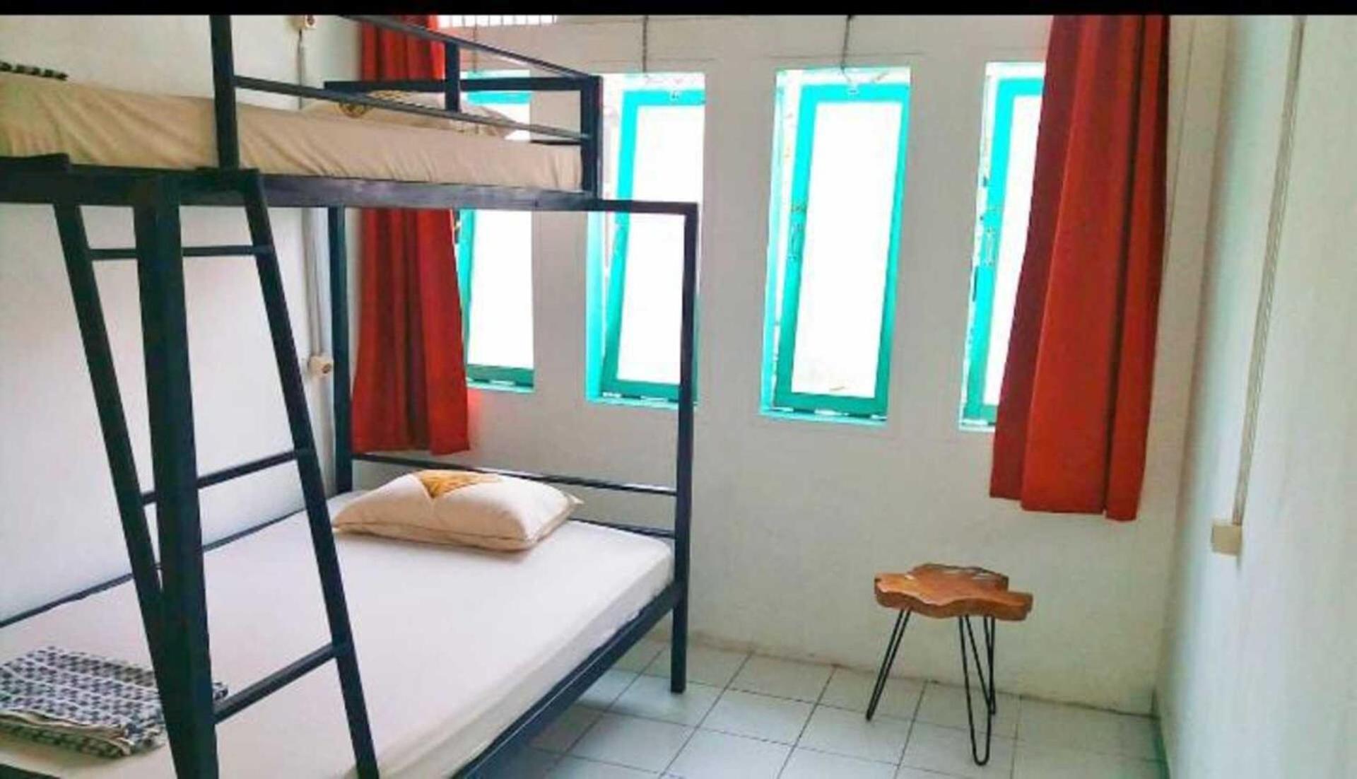 Albergue Laura'S Backpacker 523 Yogyakarta Exterior foto