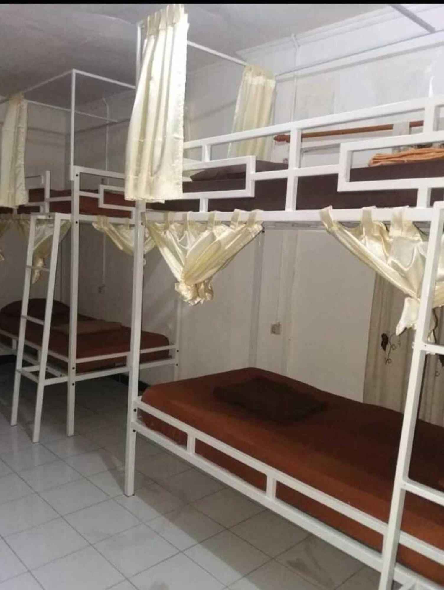 Albergue Laura'S Backpacker 523 Yogyakarta Exterior foto
