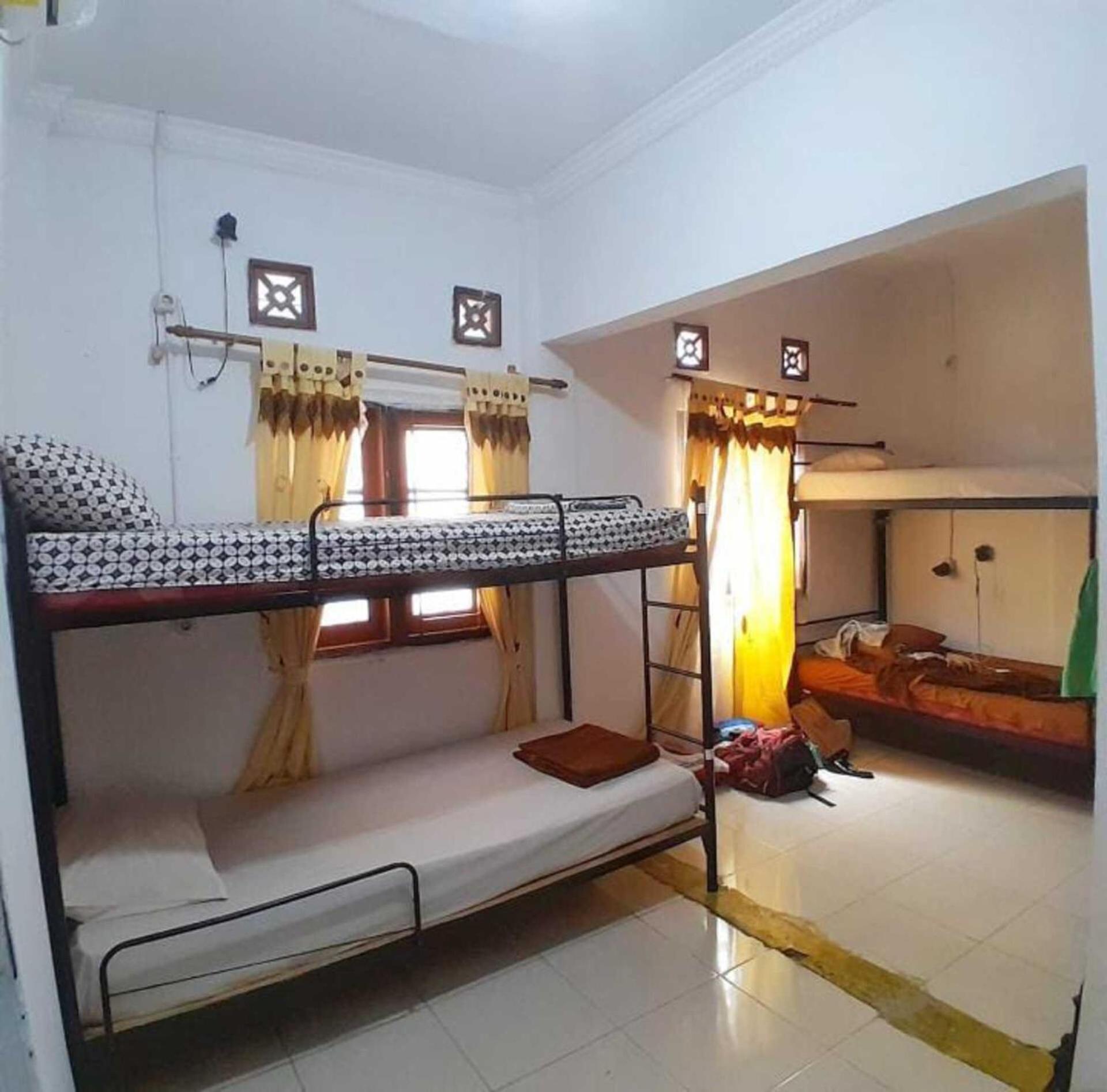 Albergue Laura'S Backpacker 523 Yogyakarta Exterior foto
